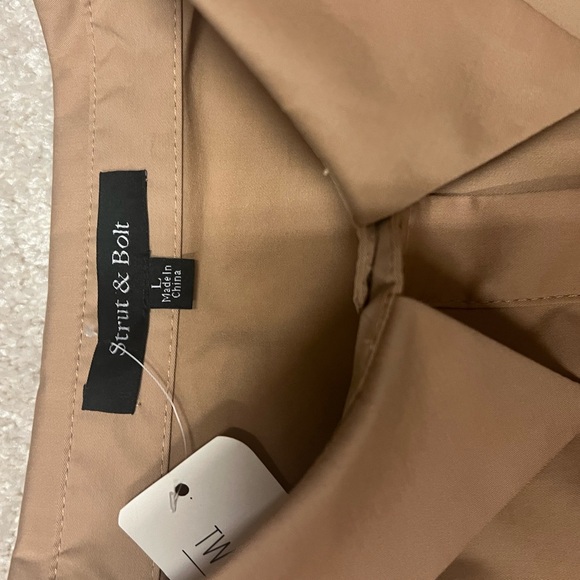 Strut and Bolt Blouse. Beautiful color. - Picture 3 of 3